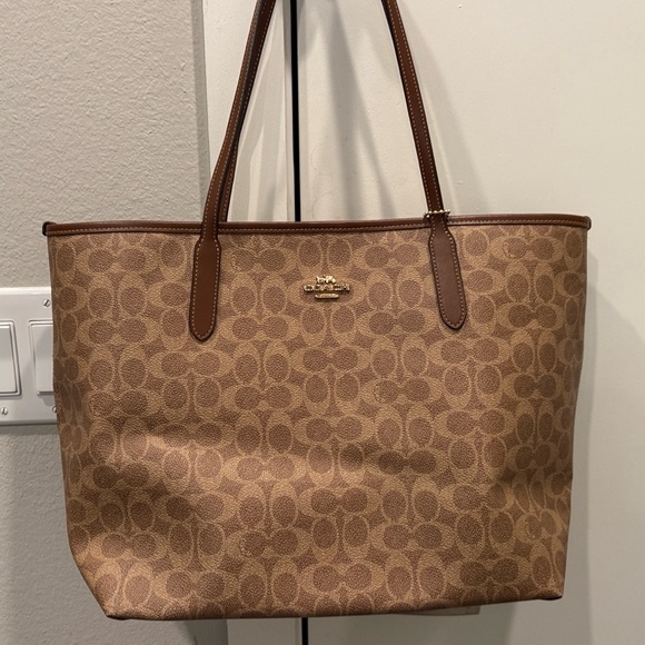 Coach Handbags - Coach City Tote Bag and Wristlet - Brown and Tan
In Signature Canvas